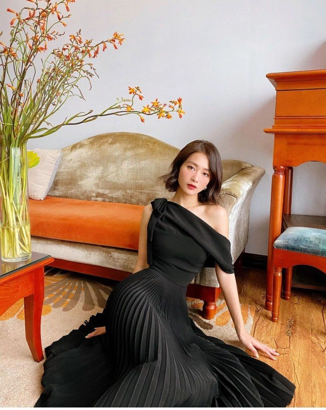 Em gái minh hằng vén áo khoe eo bé như hoạt hình và tiết lộ đằng sau đó - 8