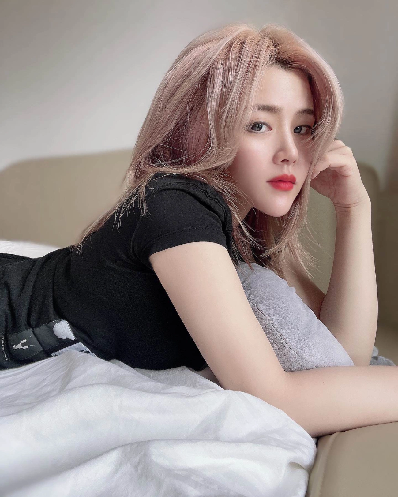 Em gái ông cao thắng khoe sắc ảnh mới sống mũi cao được khen xinh như lưu diệc phi - 4
