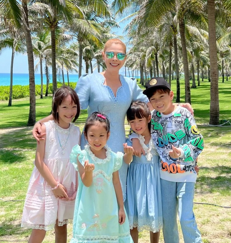 Em gái thanh thảo đưa con trai jacky minh trí thăm thú khắpviệt nam cậu bé được khen ngợi nhiều - 3
