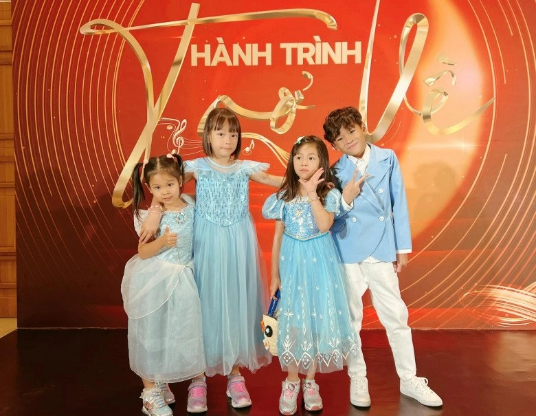 Em gái thanh thảo đưa con trai jacky minh trí thăm thú khắpviệt nam cậu bé được khen ngợi nhiều - 8