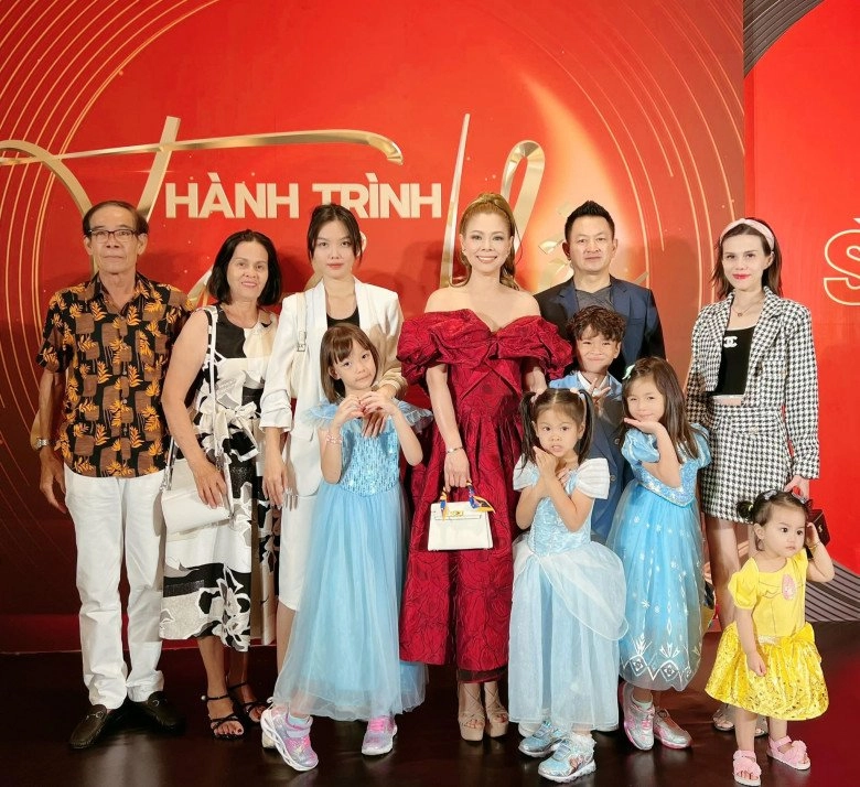 Em gái thanh thảo đưa con trai jacky minh trí thăm thú khắpviệt nam cậu bé được khen ngợi nhiều - 9