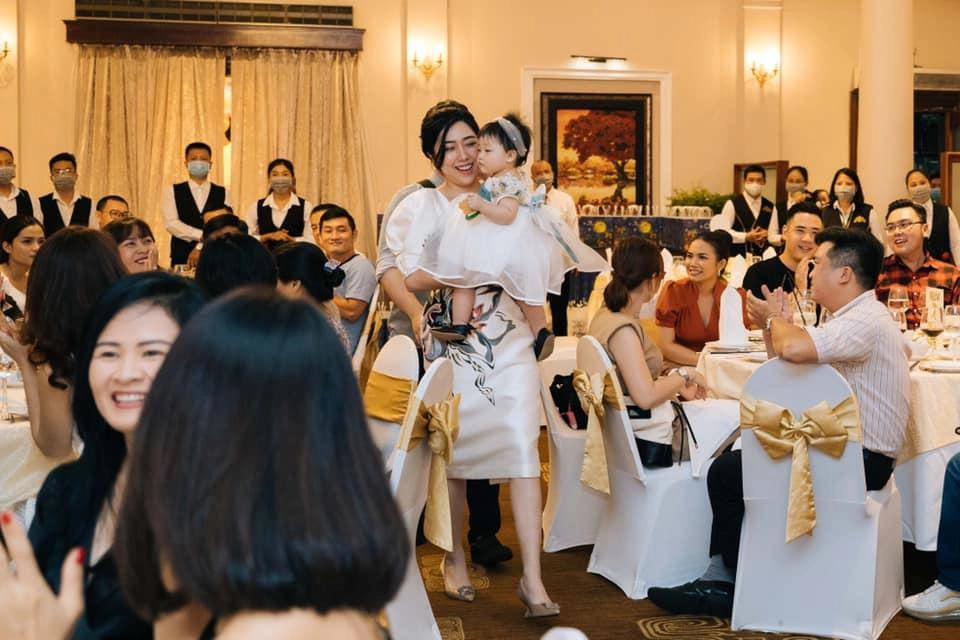 Em gái trấn thành khoe con càng lớn càng xinh hari won bình luận gây chú ý - 10