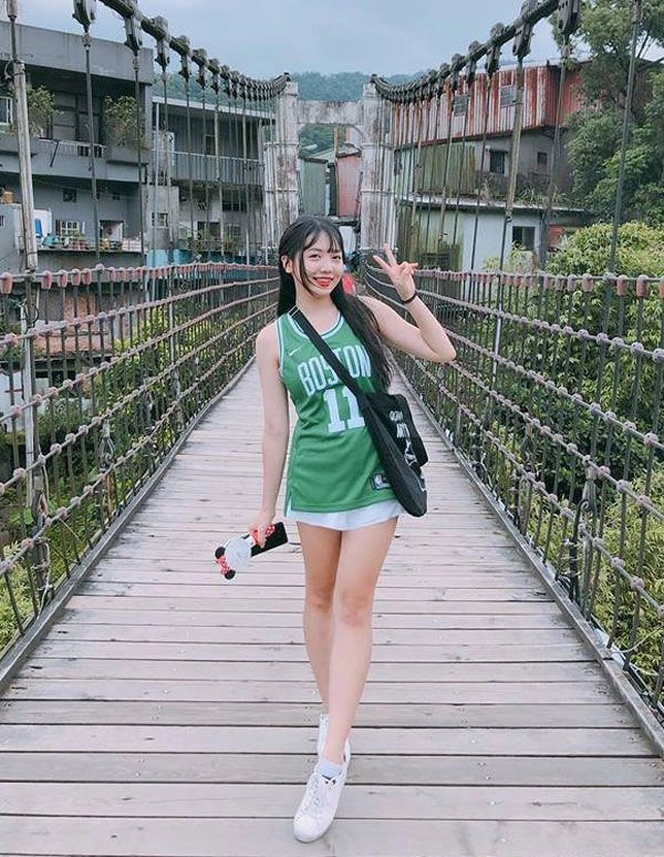 Em gái út của hari won ngày càng xinh đẹp vóc dáng quyến rũ đẫy đà hơn cả chị - 20