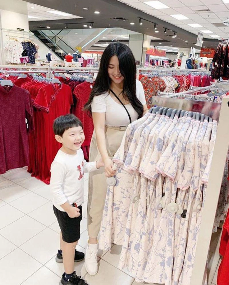 Em trai đi lạc chị gái hotgirl đăng 1 tấm ảnh khiến các chàng trai xếp hàng xin tìm hộ - 1