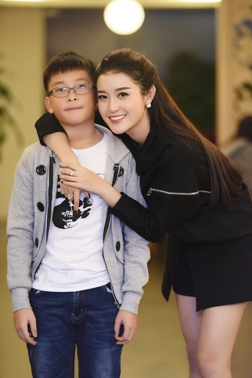 Em trai kín tiếng của huyền my đã lớn soái ca ngời ngời có điểm ăn đứt chị á hậu - 2