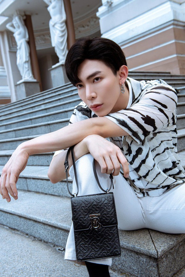 Em trai mưa của hoà minzy thành nam thần nhờ chỉnh nhẹ gương mặt - 9