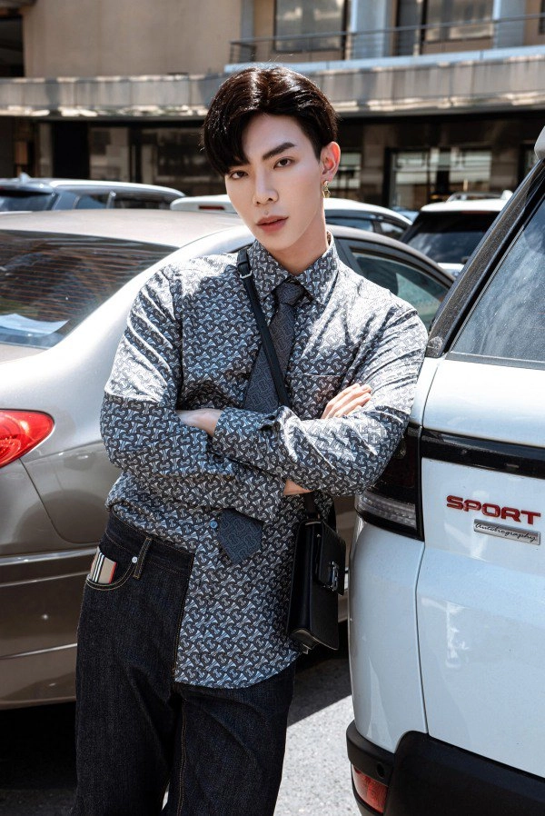 Em trai mưa của hoà minzy thành nam thần nhờ chỉnh nhẹ gương mặt - 11