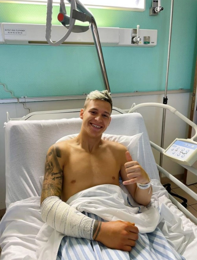 Fabio quartararo trải qua phẫu thuật tay phải trước cuộc đua motogp tại quê nhà le mans - 1