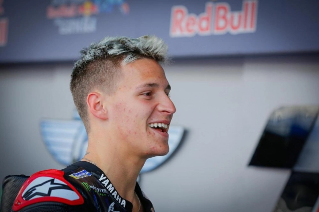 Fabio quartararo trải qua phẫu thuật tay phải trước cuộc đua motogp tại quê nhà le mans - 2