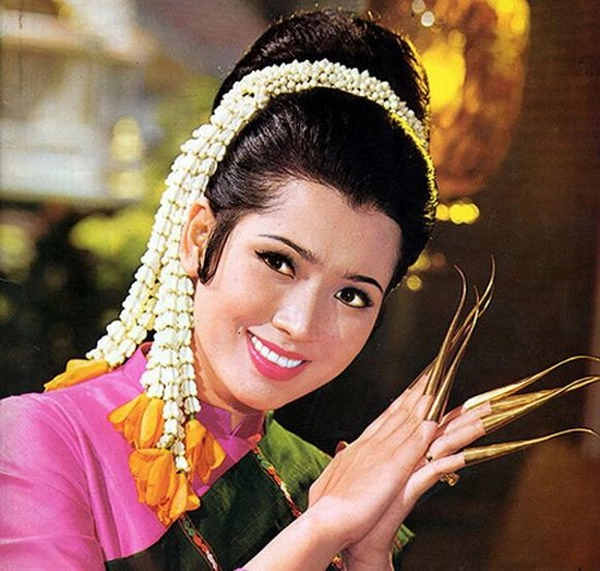 Fan gọi hoa hau đo thi ha la ho hang cua mot huyen thoai sac đep quoc te - 17