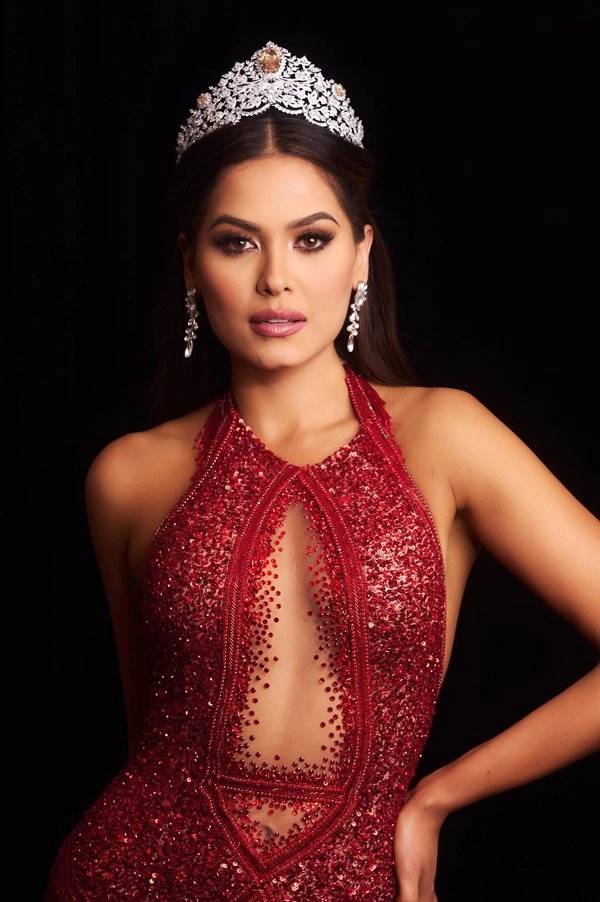 Fans sốc trước nhan sắc chưa phẫu thuật thẩm mỹ của tân miss universe 2020 - 1
