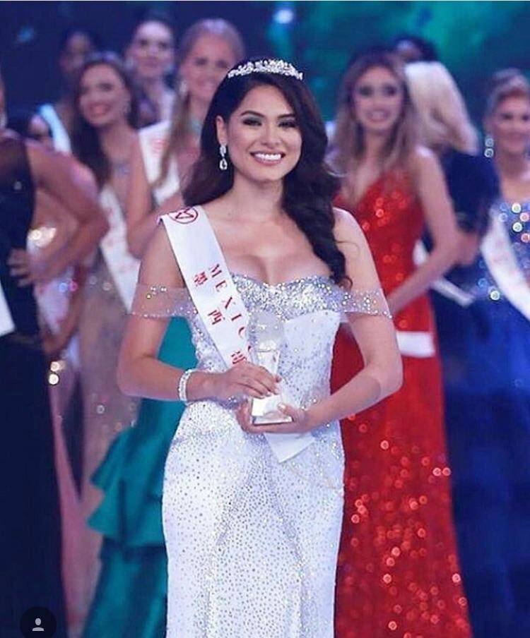 Fans sốc trước nhan sắc chưa phẫu thuật thẩm mỹ của tân miss universe 2020 - 9