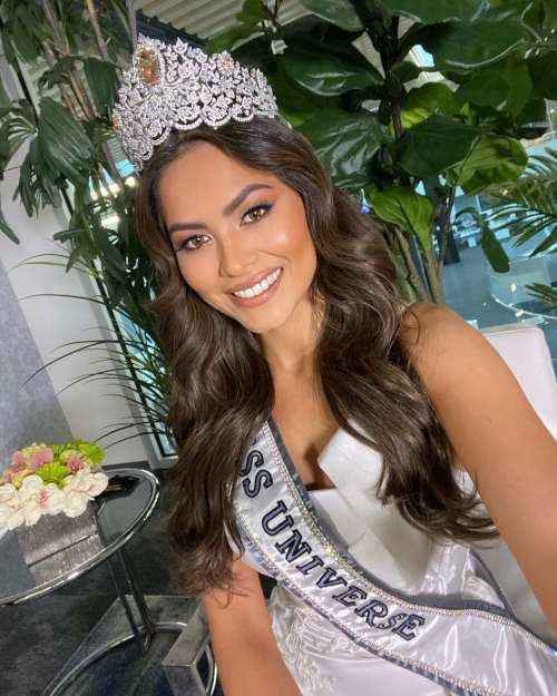 Fans sốc trước nhan sắc chưa phẫu thuật thẩm mỹ của tân miss universe 2020 - 12
