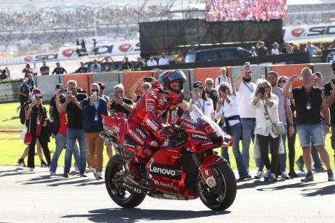 Francesco bagnaia chính thức trở thành nhà vô địch motogp thế giới 2022 - 4