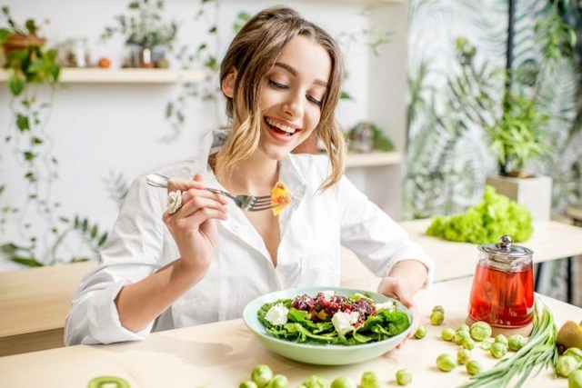 Gái đảm đang thuý vi nấunước thần dưỡng nhan từ bí đao sắc vóc đẹpđâu chỉ nhờ đồ giả - 8