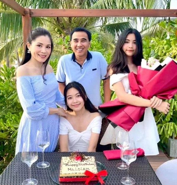 Gái lớn đẹp hệt mỹ nhân quyền linh khoe thêm gái út vừa xinh vừa sang ngang ngửa chị - 13