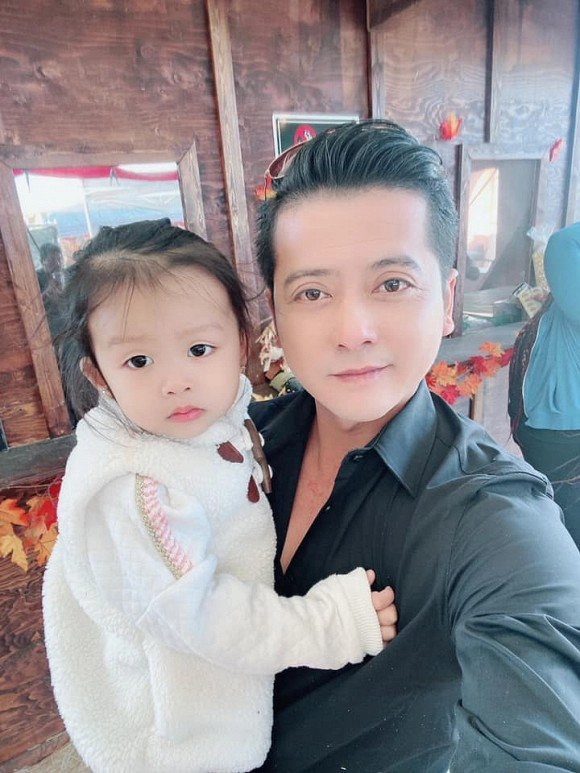 Gần 2 năm bố mẹ ly hôn con gái dv hoàng anh gạo nếp gạo tẻ giờ lớn giống bố sống đủ đầy - 12