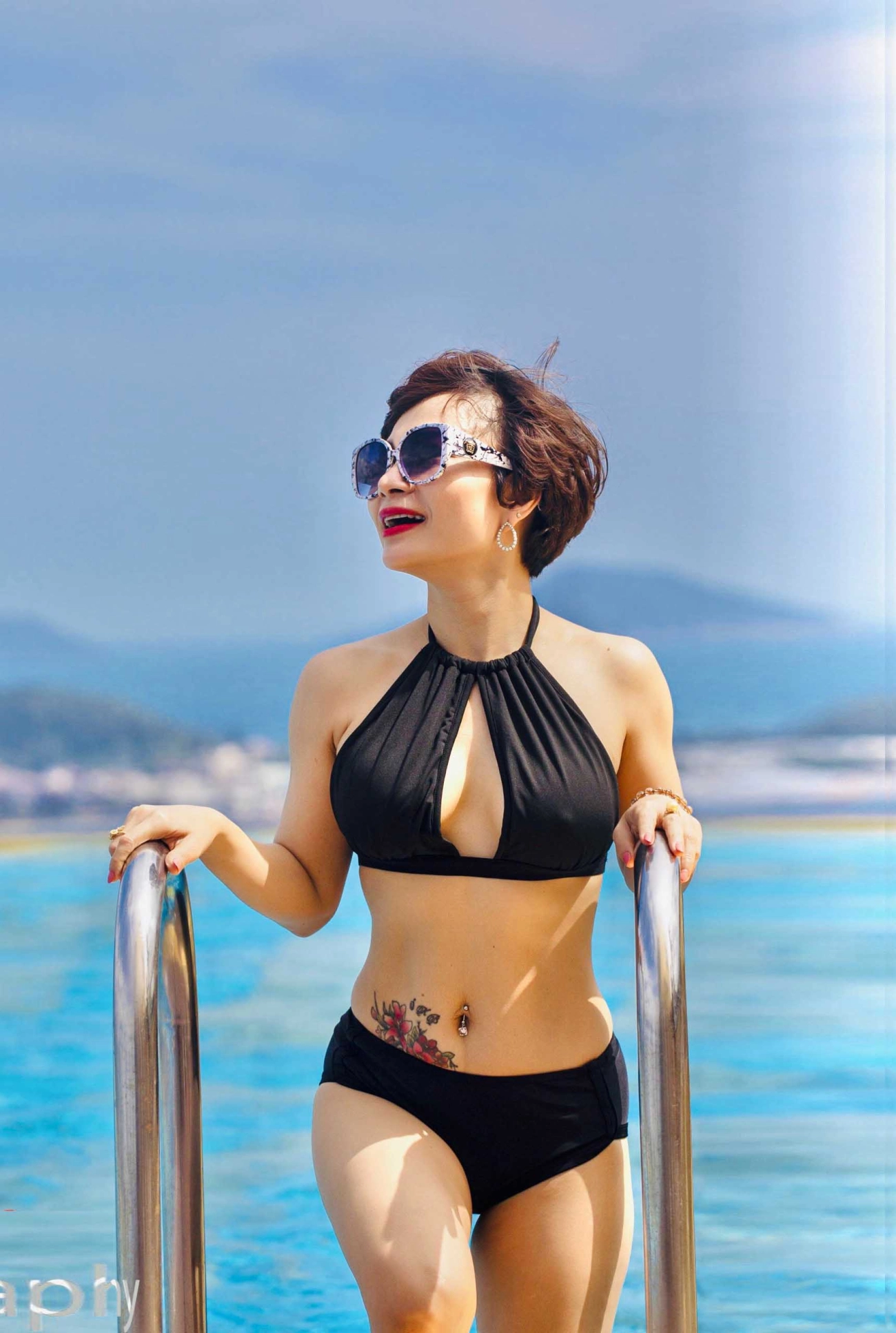 Gặp mẹ 3 con u45 có tới 100 bộ bikini nghiện diện chỉ vì mê khoe dáng thon - 4