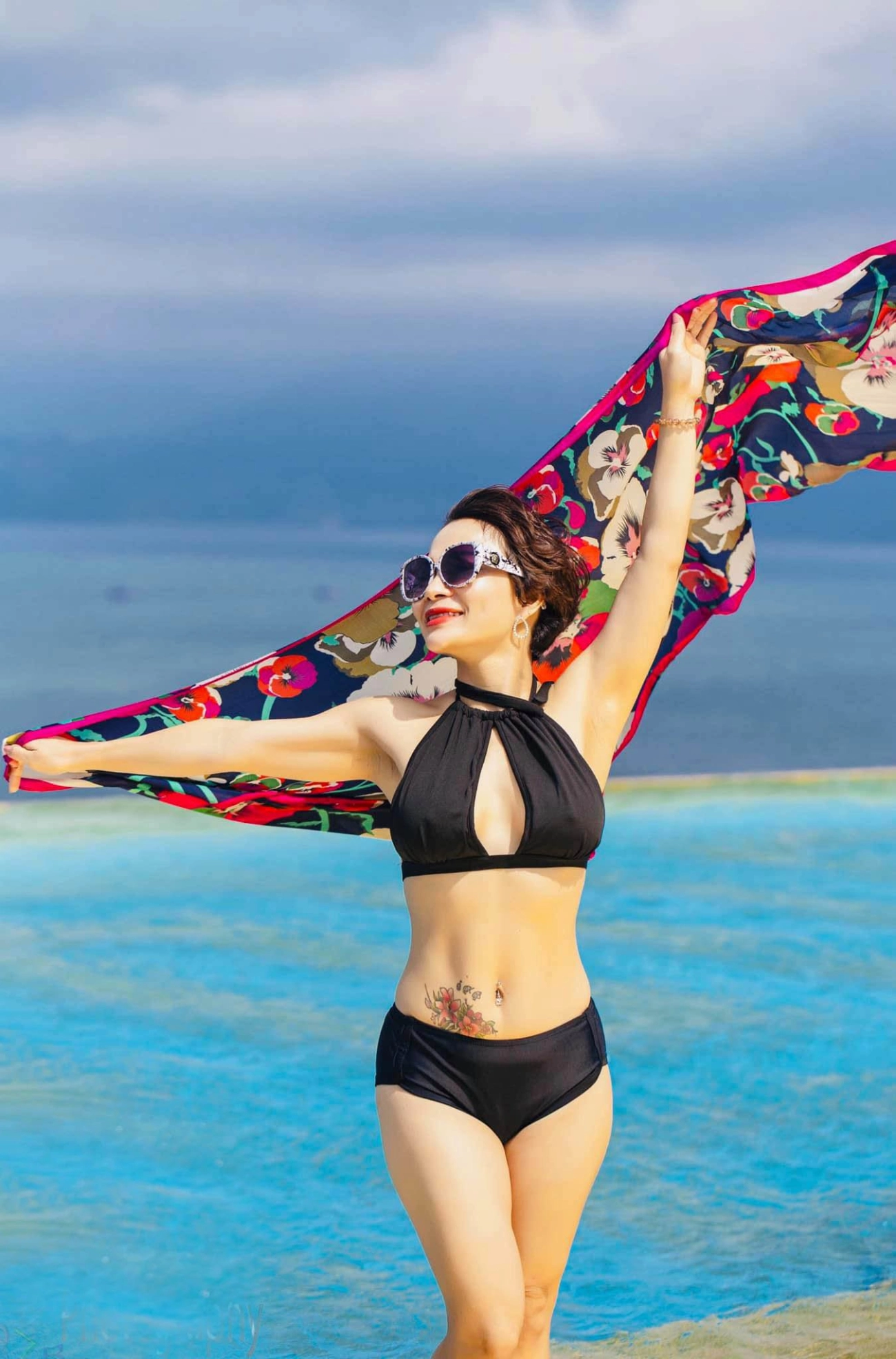 Gặp mẹ 3 con u45 có tới 100 bộ bikini nghiện diện chỉ vì mê khoe dáng thon - 5