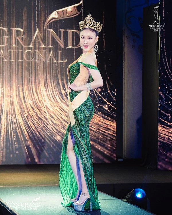 Gây cười tại miss grand chưa đủ trang phục truyền thống của miss hong kong làm fan bái phục - 13