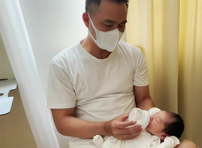 Gen chi bảo quá mạnh u50 có 2 con trai với 2 đời vợ nhóc tỳ nào cũng đúc khuôn bố - 12