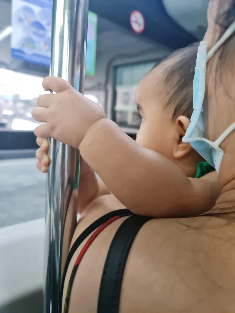Gia đình chung khung hình mới rõ con lai ấn của võ hạ trâm càng lớn càng y hệt bố - 2