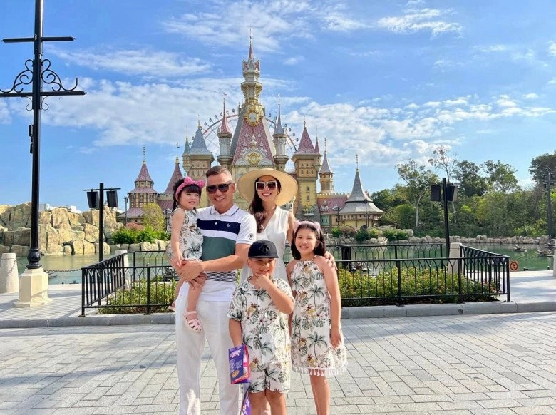 Gia đình jennifer phạm đi du lịch khắp nước hạnh phúc viên mãn chỉ thiếu mỗi con trai quang dũng - 17