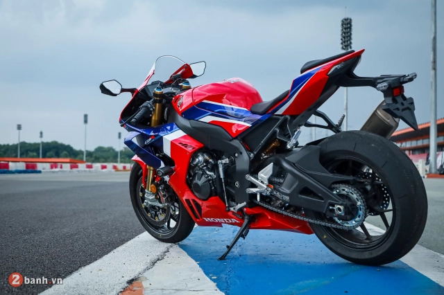 Giải mã chữ r cuối cùng trong tên gọi của cbr1000rr-r - 3