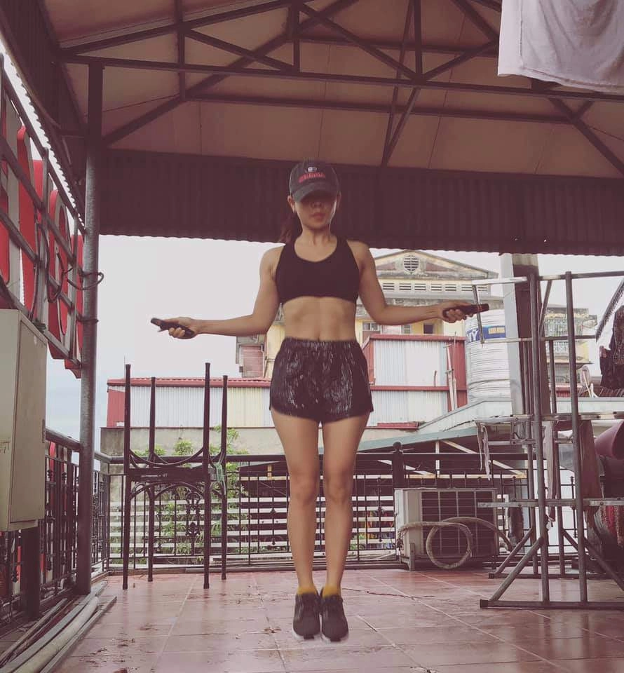 Giảm 20kg mỡ thừa sau sinh mẹ bỉm lột xác thành hotgirl bụng múi bế được cả chồng nặng 70kg - 11