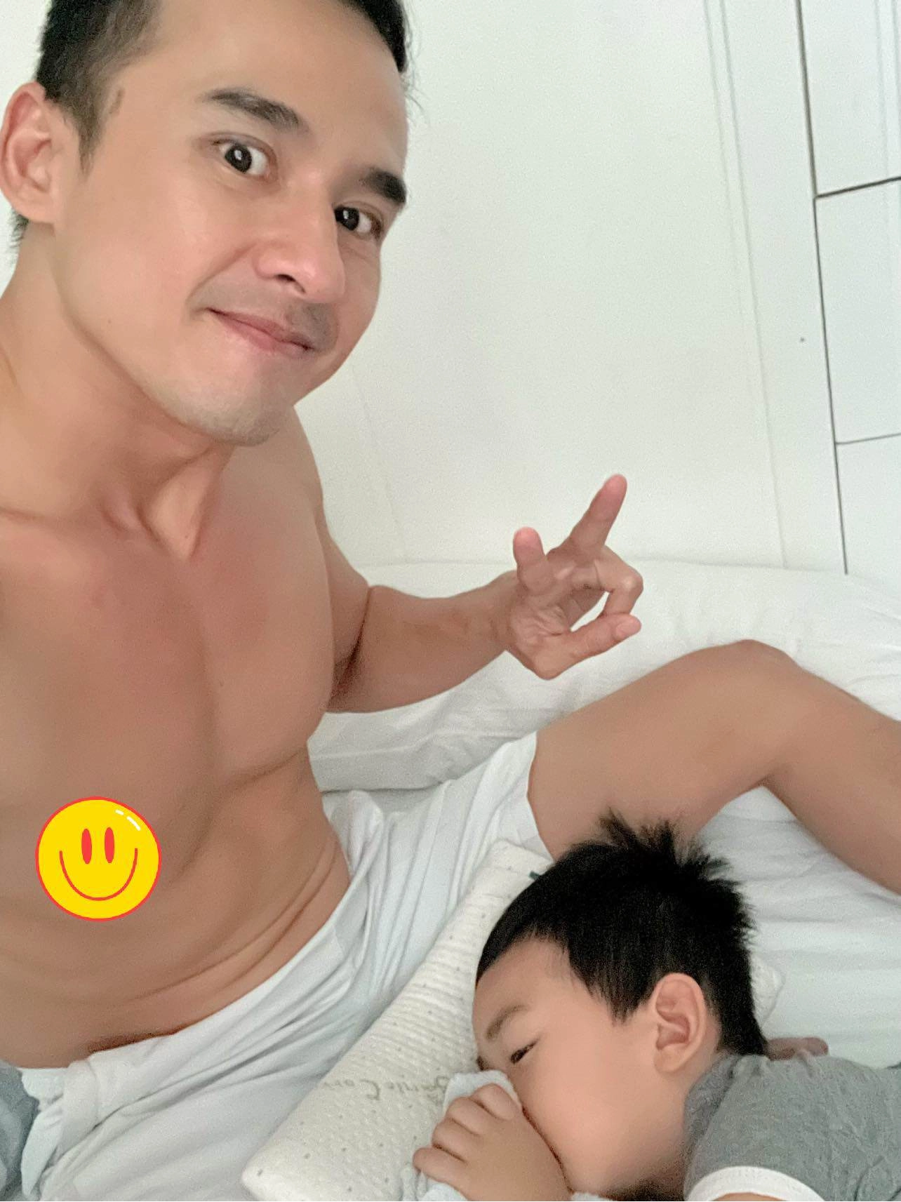 Giáp tết lương thế thành chăm con giúp vợ liền được thưởng núi quà hàng hiệu - 1