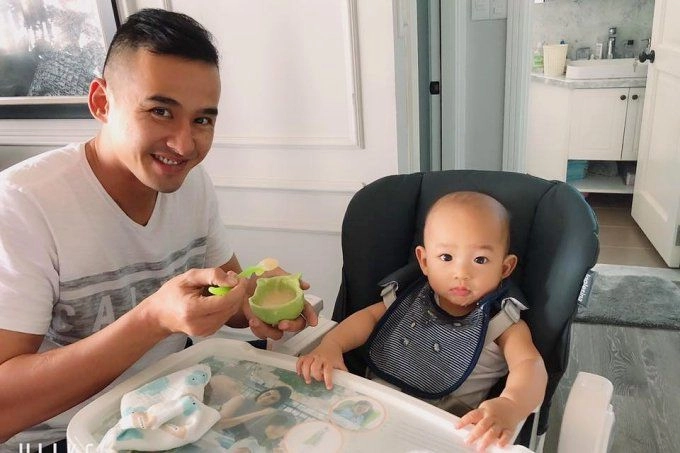Giáp tết lương thế thành chăm con giúp vợ liền được thưởng núi quà hàng hiệu - 10