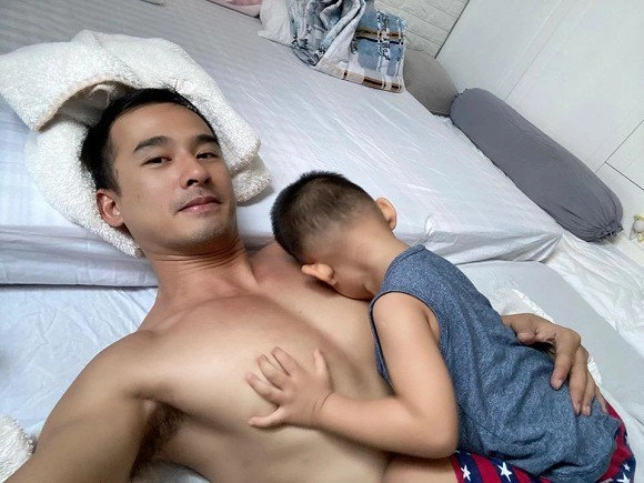 Giáp tết lương thế thành chăm con giúp vợ liền được thưởng núi quà hàng hiệu - 11