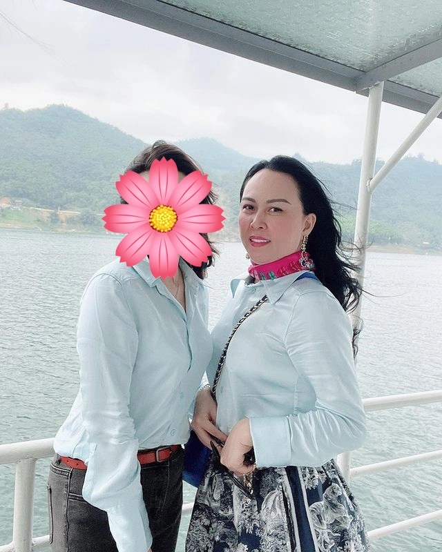 Giàu nứt vách phượng chanel cũng có lúc bình dân 1 chân váy mix đủ kiểu - 5