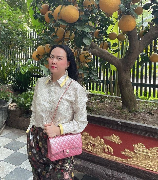 Giàu nứt vách phượng chanel cũng có lúc bình dân 1 chân váy mix đủ kiểu - 11
