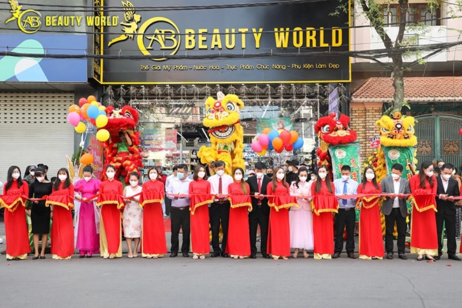 Giới trẻ háo hức săn sale mỹ phẩm ngày đầu năm mới tại ab beauty world nguyễn gia trí - 1
