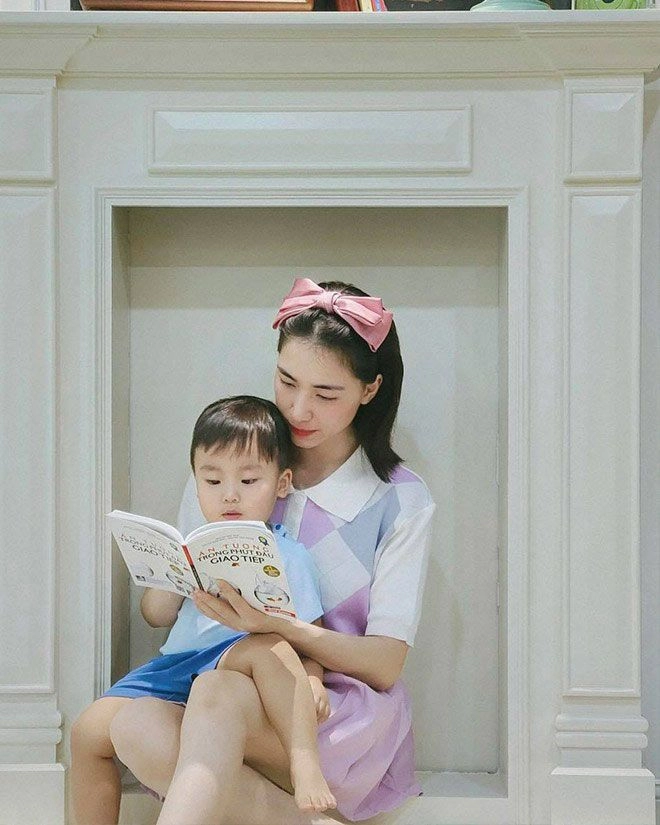 Giữa đêm hòa minzy xin lỗi con trai vì sắp phải đi xa nhiều ngày liền - 14