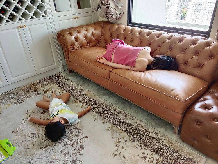 Giữa đêm hòa minzy xin lỗi con trai vì sắp phải đi xa nhiều ngày liền - 16
