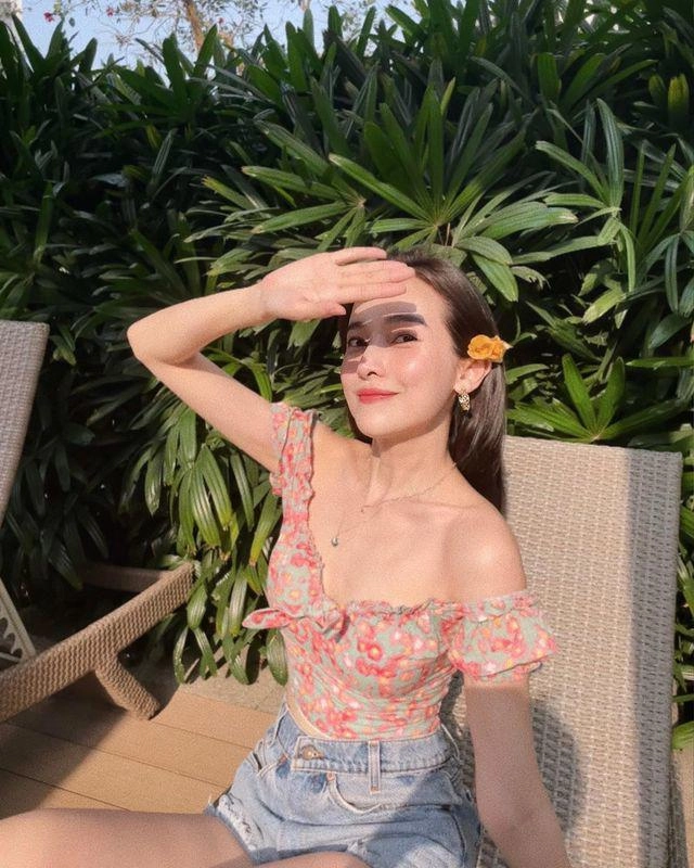 Giữa lúc tình cũ tin đồn cầu hôn cao thái hà body ốm nhom trang điểm sương sương vẫn xinh - 3
