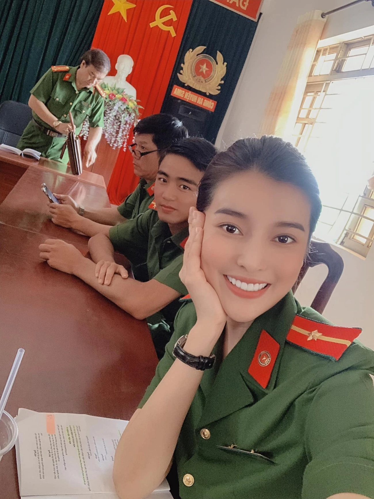 Giữa lúc tình cũ tin đồn cầu hôn cao thái hà body ốm nhom trang điểm sương sương vẫn xinh - 4