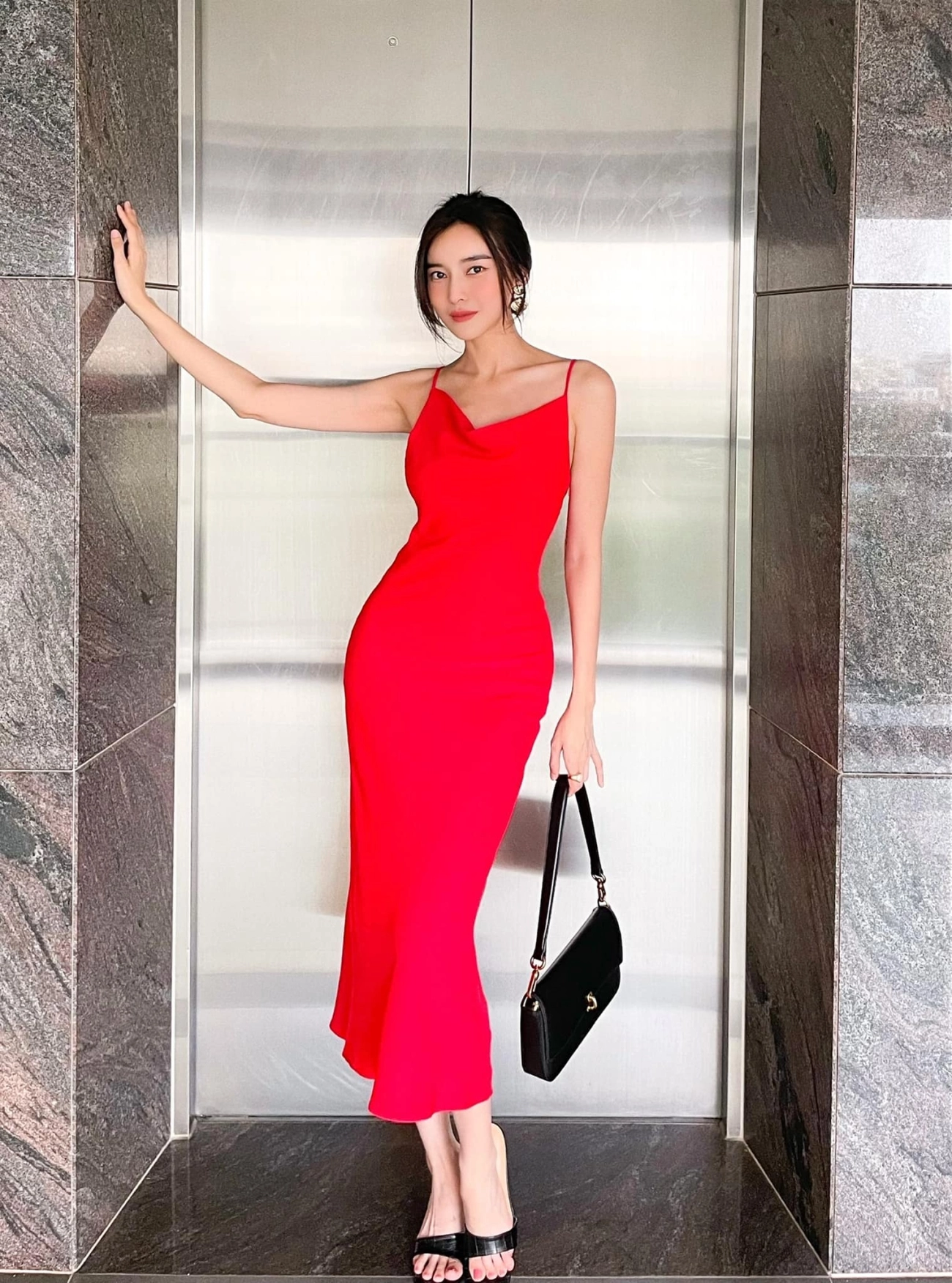 Giữa lúc tình cũ tin đồn cầu hôn cao thái hà body ốm nhom trang điểm sương sương vẫn xinh - 8