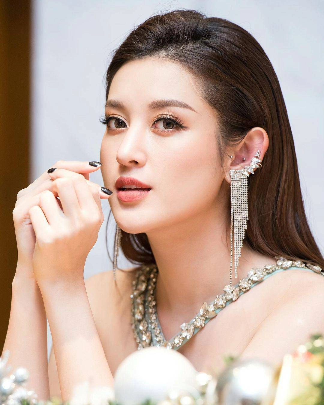 Gọi tên ngôi sao xỏ khuyên bạo nhất người 11 lỗ xỏ người chơi ngông xuyên ngay đầu ngực - 5
