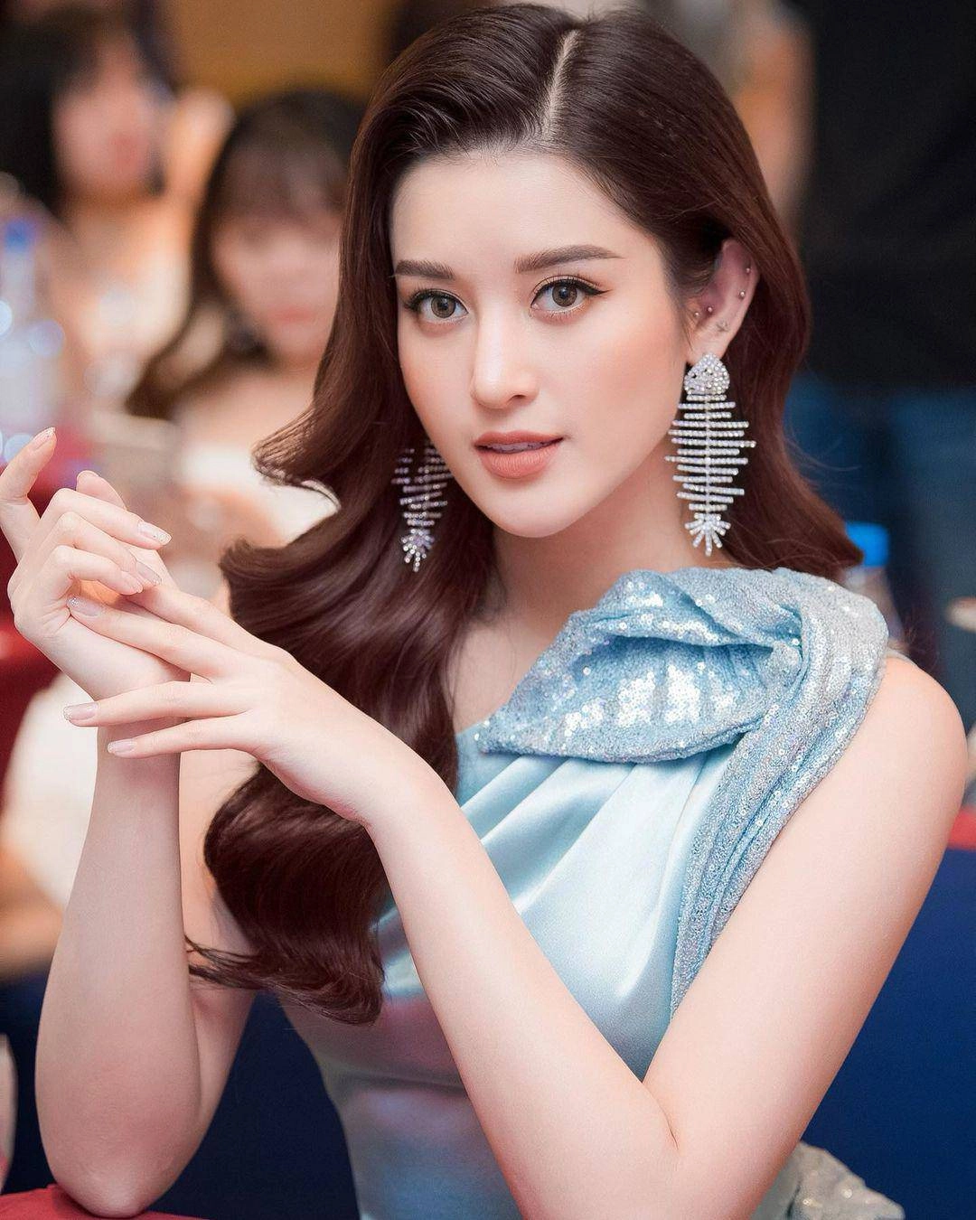 Gọi tên ngôi sao xỏ khuyên bạo nhất người 11 lỗ xỏ người chơi ngông xuyên ngay đầu ngực - 6