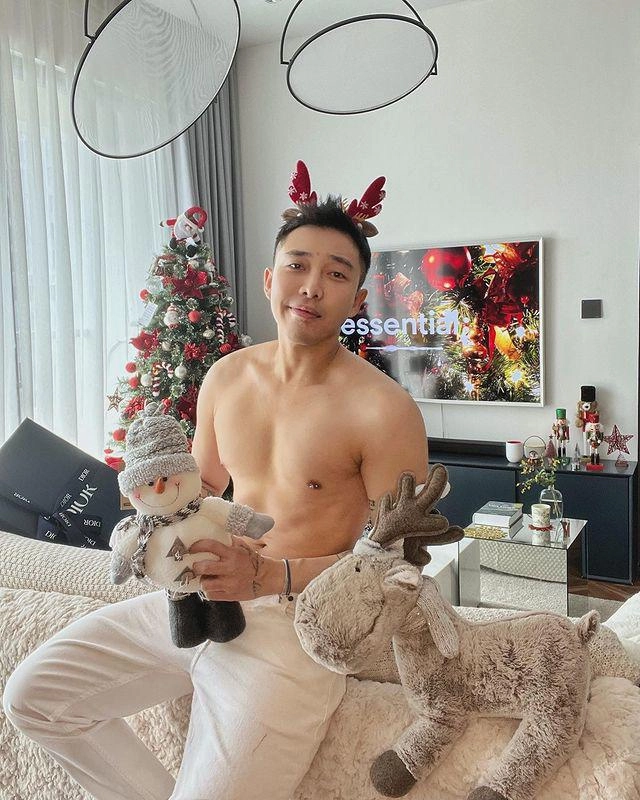 Gọi tên ngôi sao xỏ khuyên bạo nhất người 11 lỗ xỏ người chơi ngông xuyên ngay đầu ngực - 13