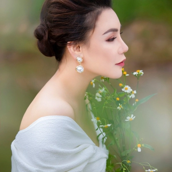 Gương mặt cứng đơ vì phẫu thuật thẩm mỹ không còn hồ quỳnh hương giờ xinh đẹp bội phần - 6