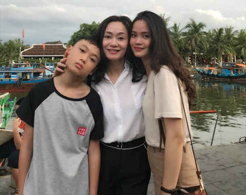 Hai bà cháu người tày khiến ai cũng xuýt xoa cháu xinh như búp bê bà u50 trẻ đẹp đời tư quá nổi bật - 12