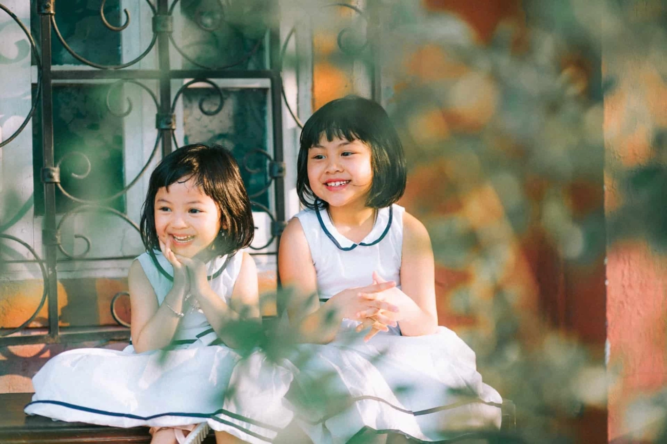 Hai con tự chơi quá ngoan nhưng không động tĩnh mẹ kiểm tra thì tá hỏa với cảnh trước mắt - 4