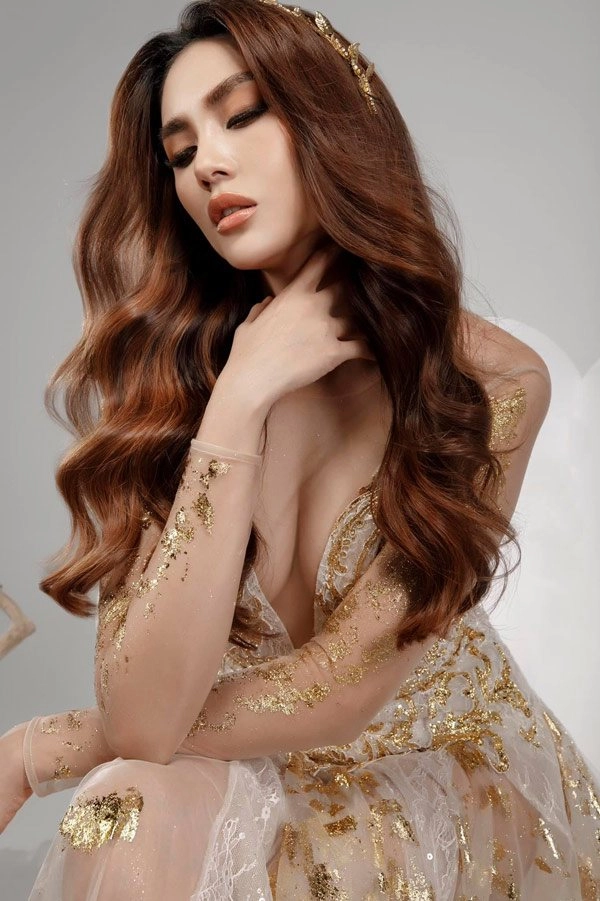 Hai mỹ nhân việt phải đi ngược trào lưu nâng ngực vì vòng một ngày càng quá khổ - 6