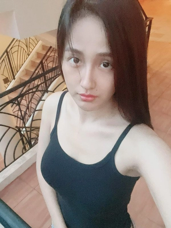 Hai mỹ nhân việt phải đi ngược trào lưu nâng ngực vì vòng một ngày càng quá khổ - 14