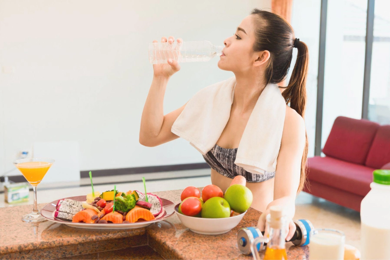 Hai mỹ nhân việt phải đi ngược trào lưu nâng ngực vì vòng một ngày càng quá khổ - 16
