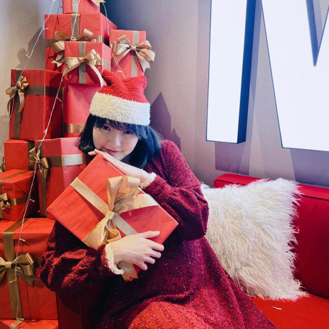 Hải tú đi chơi noel dân tình mải soi dấu hiệu sinh nở nhưng đầu gối mới đáng bận tâm - 1